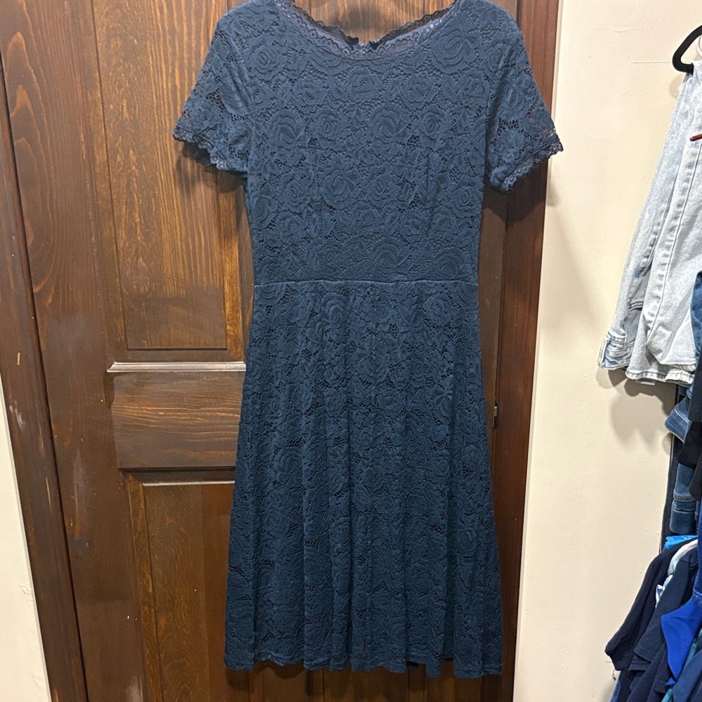 Chic Navy Lace Midi Dress